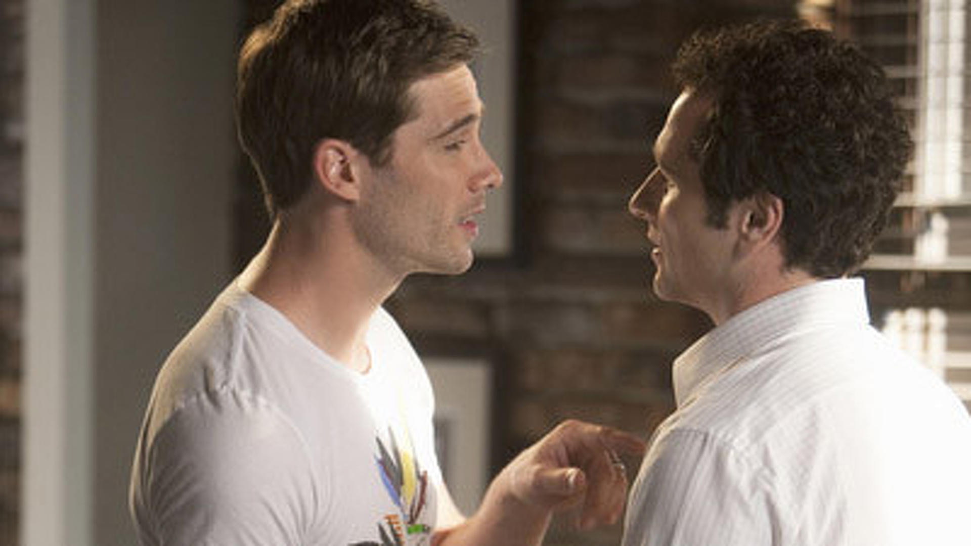 Brothers & Sisters (S04E02) Breaking The News Summary Season 4