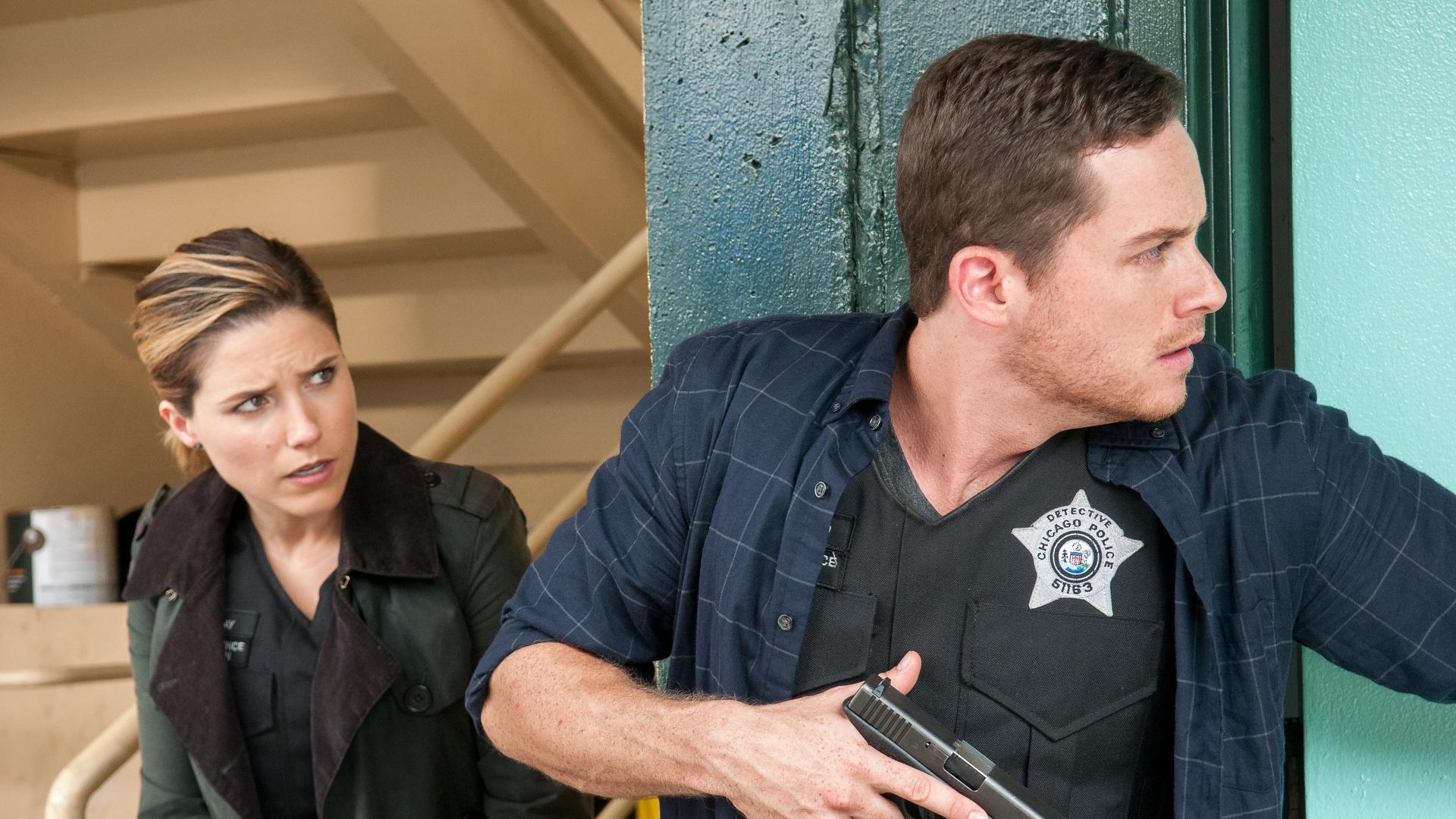 Chicago PD, Climbing into Bed (1), episode calendar, episode summary, Chica...