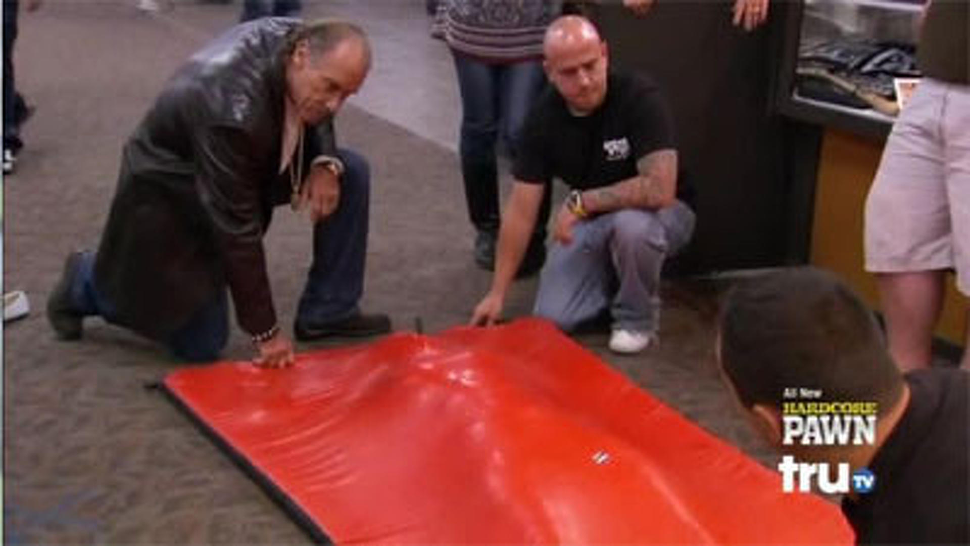 Hardcore Pawn (S05E06): More Money. 