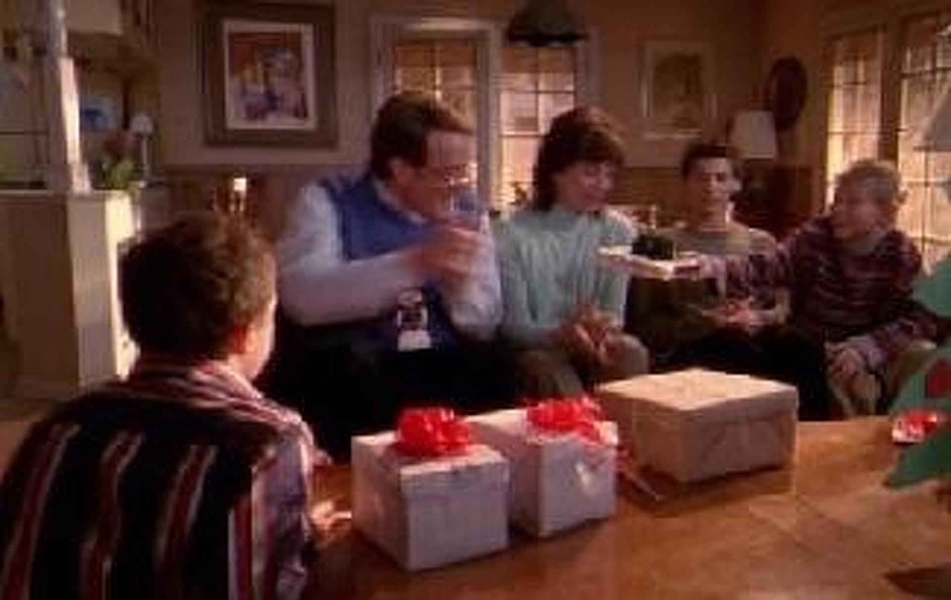 Malcolm in the Middle (S06E06): Hal's Christmas Gift Summary.
