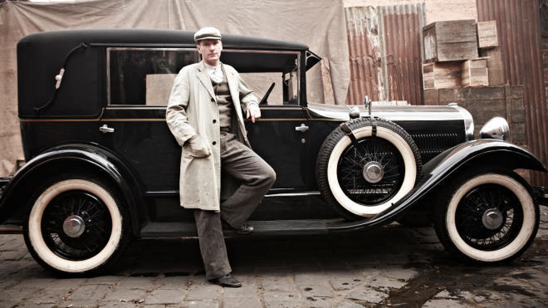 Miss Fisher's Murder Mysteries (S01E05) Raisins and Almonds Summary