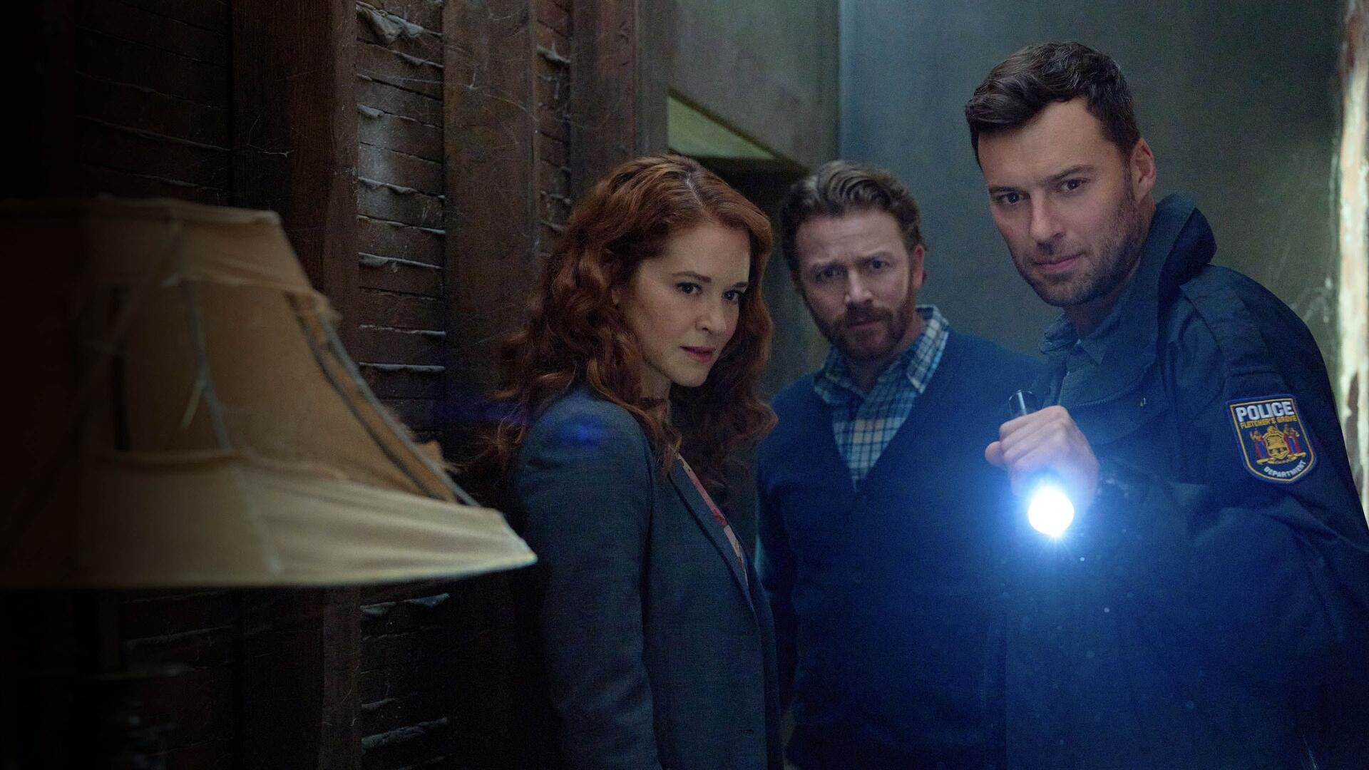 Mistletoe Murders (S01E06) Death of a Humbug Part 2 Summary