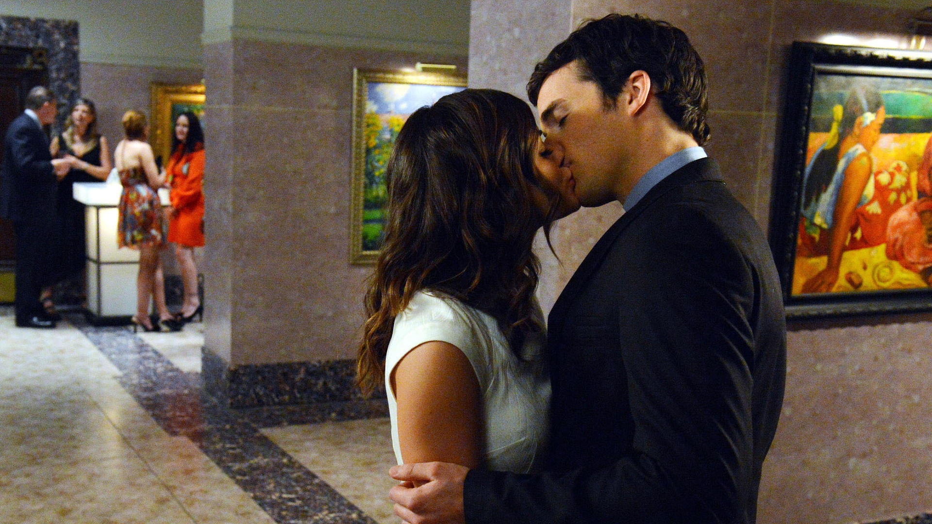 Pretty Little Liars (S03E08): Stolen Kisses Summary - Season 3 Episode