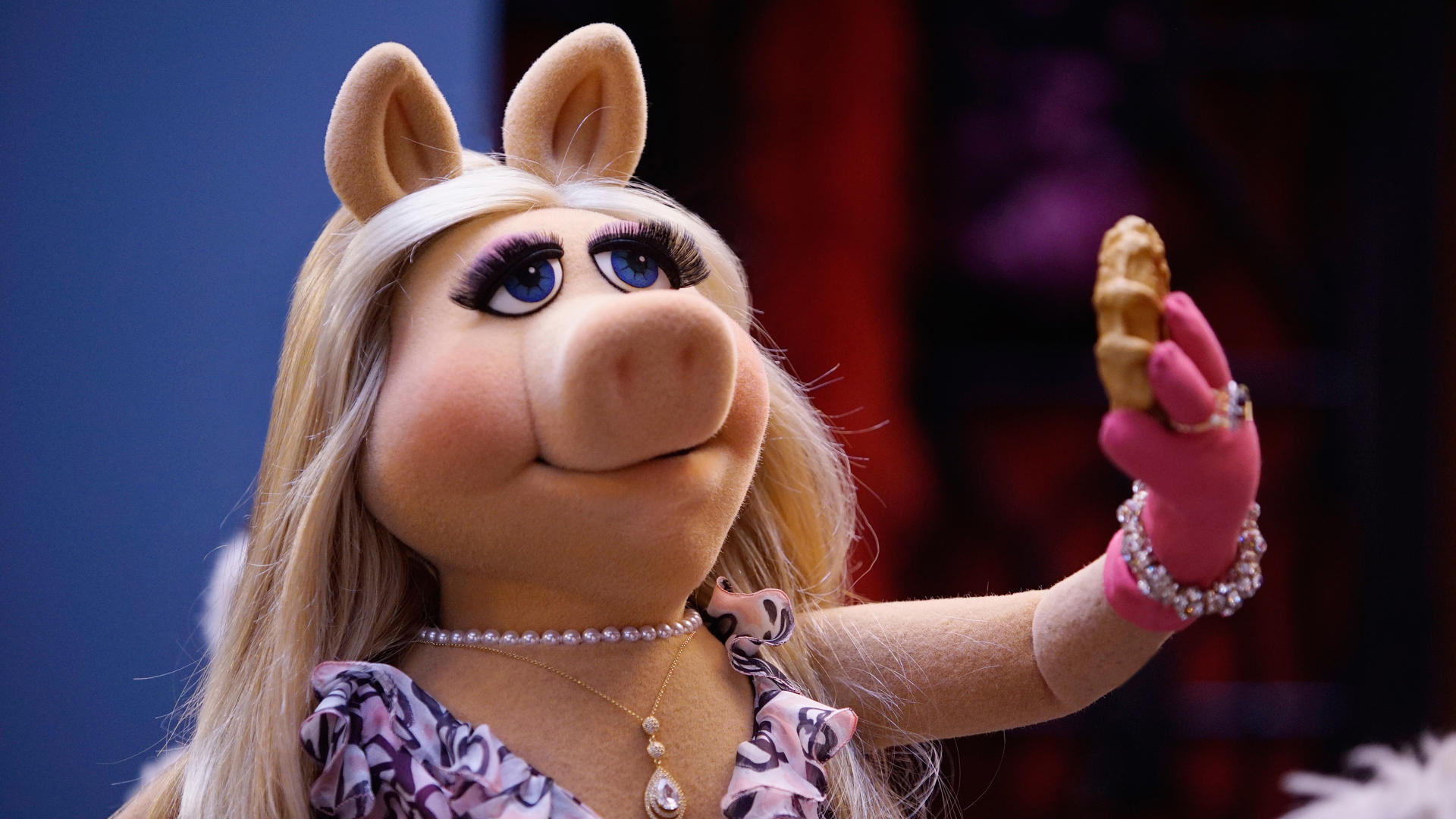 Известная свинка. Свинка Мисс Пигги. Маппет шоу Свинка Пигги.