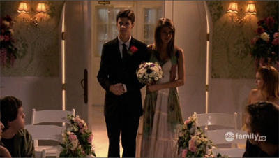 The Secret Wedding of the American Teenager Summary
