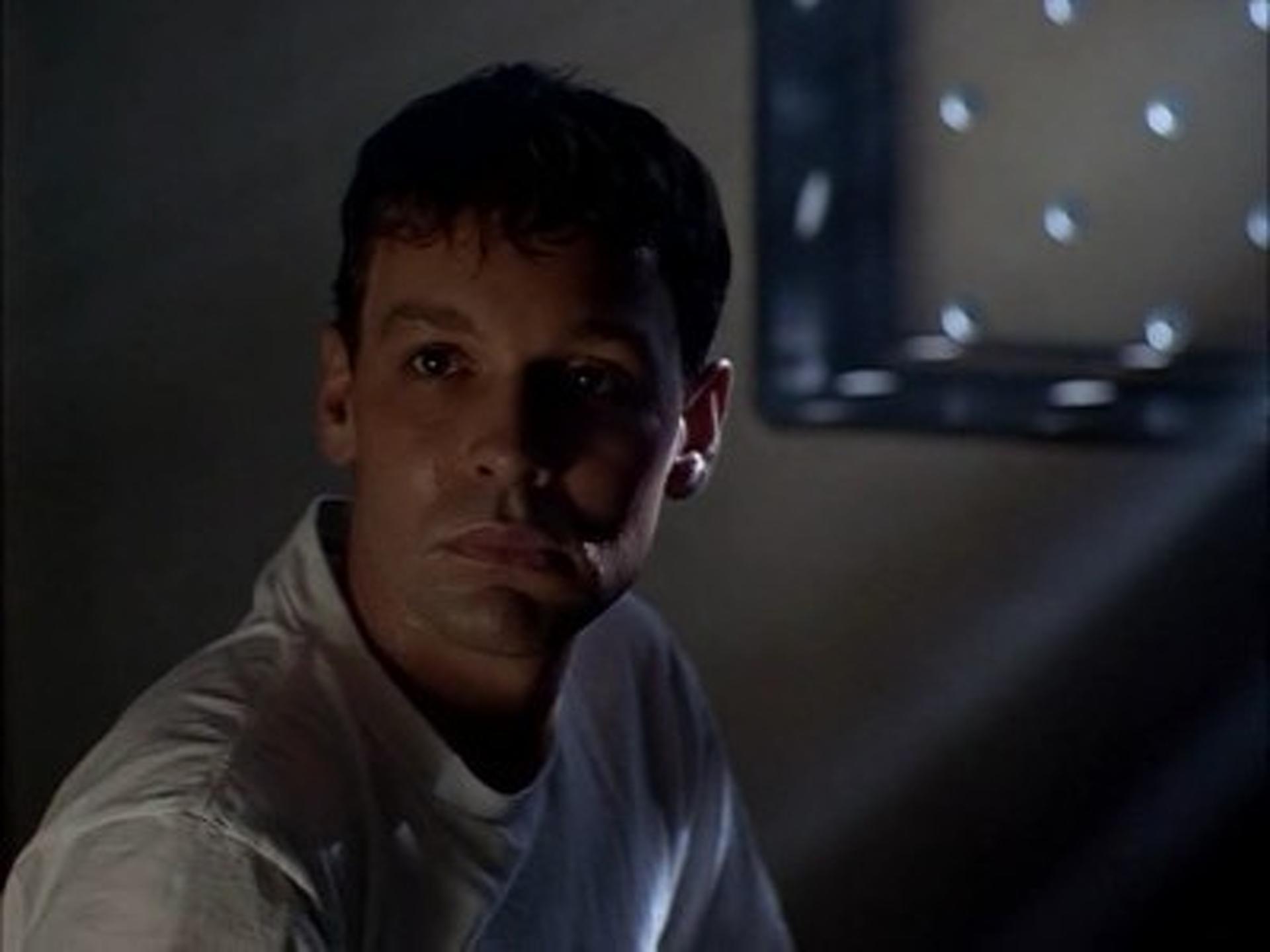 The XFiles (S01E21) Tooms Summary Season 1 Episode 21 Guide
